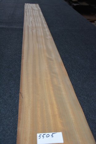 Iroko Veneer 230 x 20-23 cm | 0.6mm | 0,495m2