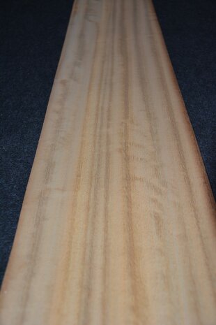 Iroko Veneer 230 x 20-23 cm | 0.6mm | 0,495m2