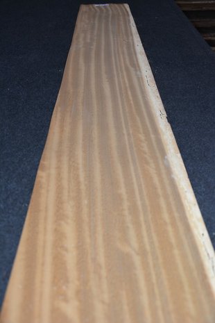 Iroko Veneer 210 x 27-28 cm | 0.6mm | 0,578m2
