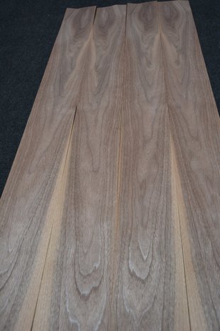 American Walnut Veneer 114 x 11-12 cm | 0.6mm | 0,131m²