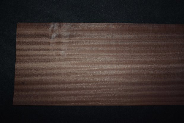 Sipo Mahogany Veneer 250 x 26 cm | 0.6mm | 0,650m²