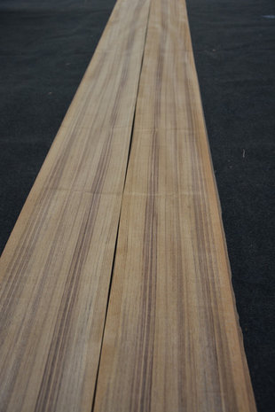 Teak Veneer 410 x 19-25 cm | 0.6 mm | 0,902m²