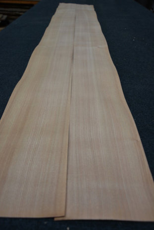 Elm Veneer 215 x 16-17 cm | 0.6mm| 0,355m2