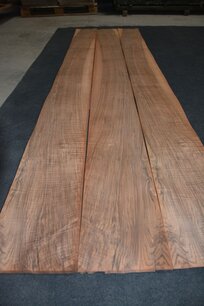 French Walnut Veneer moiré 273 x 24-26 cm | 0.8mm | 0,6825m² French Walnut Veneer moiré 273 x 24-26 cm | 0.8mm | 0,6825m²