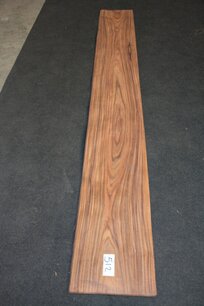 Santos Rosewood Veneer 216 x 27 cm | 0.6 mm | 0,5832m² Santos Rosewood Veneer 216 x 27 cm | 0.6 mm | 0,5832m²
