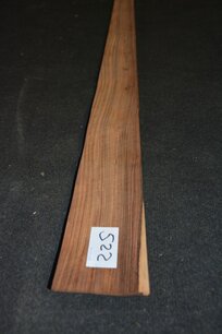 Swietenia Mahogany Veneer 300 x 37-38 cm | 0.6mm | 1,020m2 Swietenia Mahogany Veneer 300 x 37-38 cm | 0.6mm | 1,020m2