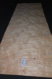 Curly birch Veneer 178 x 64 cm | 0.6 mm | 1,1392m² Curly birch Veneer 178 x 64 cm | 0.6 mm | 1,1392m²