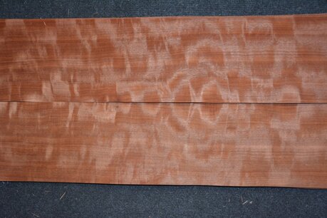 Makore Veneer 223 x 16-17 cm | 0.6mm | 0,37m² Makore Veneer 223 x 16-17 cm | 0.6mm | 0,37m²