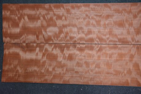 Makore Veneer 223 x 25-27 cm | 0.6mm | 0,58m² Makore Veneer 223 x 25-27 cm | 0.6mm | 0,58m²