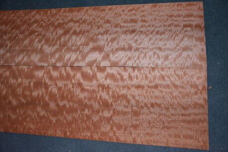 Makore Veneer 213 x 40-41 cm | 0.6mm | 0,86m² Makore Veneer 213 x 40-41 cm | 0.6mm | 0,86m²