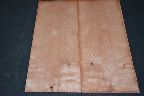 Cherry Veneer 75 x 34 cm | 0.6mm | 0,26m² Cherry Veneer 75 x 34 cm | 0.6mm | 0,26m²