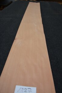 Beech Veneer 224 x 21-25 cm| 0.6mm | 0,515m² Beech Veneer 224 x 21-25 cm| 0.6mm | 0,515m²