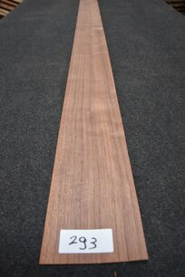 American Walnut Veneer 225 x 13 cm | 0.6mm | 0,292m² American Walnut Veneer 225 x 13 cm | 0.6mm | 0,292m²