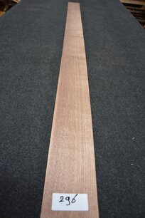 American Walnut Veneer 190 x 10-12 cm | 0.6mm | 0,209m² American Walnut Veneer 190 x 10-12 cm | 0.6mm | 0,209m²