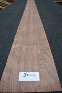 Amerikaans noten fineer 210 x 19-21 cm | 0.6mm | 0,490m² Amerikaans noten fineer 210 x 19-21 cm | 0.6mm | 0,490m²