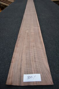 Amerikaans noten fineer 210 x 16-19 cm | 0.6mm | 0,429m² Amerikaans noten fineer 210 x 16-19 cm | 0.6mm | 0,429m²