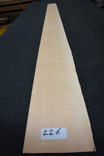 Maple Veneer 225 x 15-19cm | 0.6mm | 0,382m² Maple Veneer 225 x 15-19cm | 0.6mm | 0,382m²